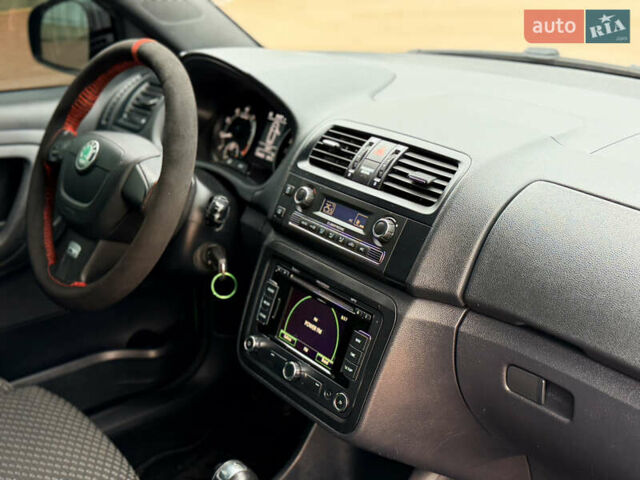 Зелений Шкода Фабія, об'ємом двигуна 1.4 л та пробігом 194 тис. км за 9800 $, фото 33 на Automoto.ua