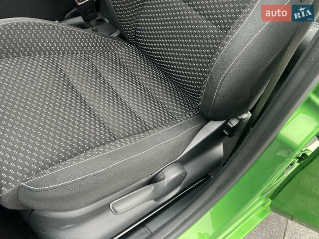 Зеленый Шкода Фабия, объемом двигателя 1.4 л и пробегом 144 тыс. км за 9200 $, фото 35 на Automoto.ua