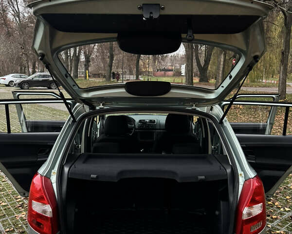 Зелений Шкода Фабія, об'ємом двигуна 1.4 л та пробігом 186 тис. км за 5500 $, фото 15 на Automoto.ua