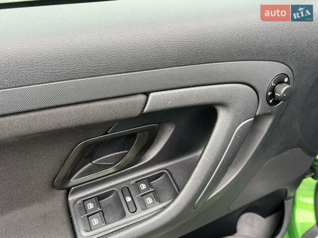 Зеленый Шкода Фабия, объемом двигателя 1.4 л и пробегом 144 тыс. км за 9200 $, фото 52 на Automoto.ua