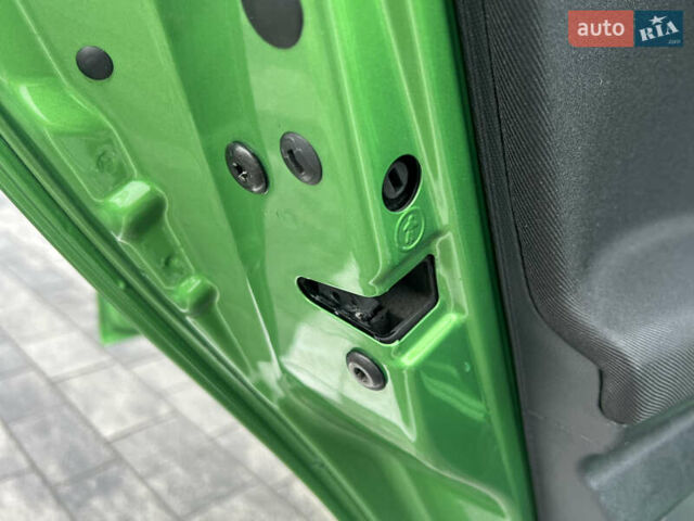Зеленый Шкода Фабия, объемом двигателя 1.4 л и пробегом 144 тыс. км за 9200 $, фото 90 на Automoto.ua