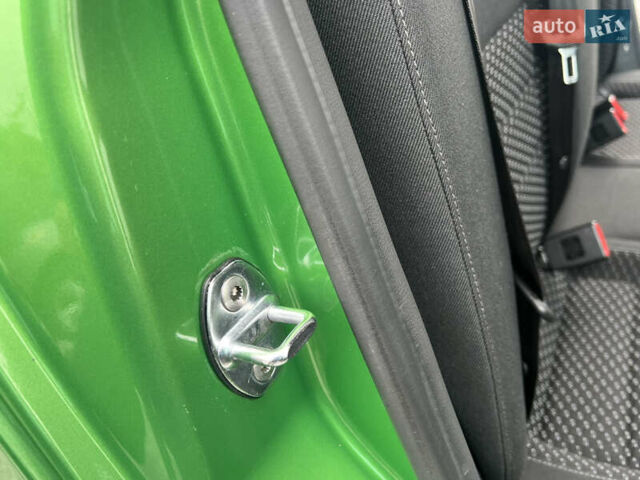 Зеленый Шкода Фабия, объемом двигателя 1.4 л и пробегом 144 тыс. км за 9200 $, фото 84 на Automoto.ua