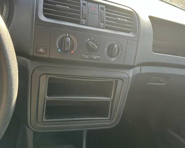 Зелений Шкода Фабія, об'ємом двигуна 1.2 л та пробігом 67 тис. км за 6500 $, фото 12 на Automoto.ua