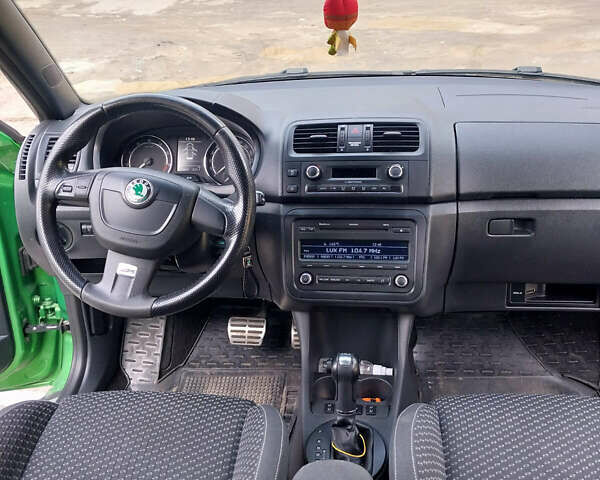 Зеленый Шкода Фабия, объемом двигателя 1.4 л и пробегом 230 тыс. км за 7900 $, фото 5 на Automoto.ua