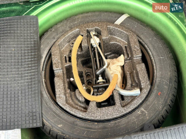 Зелений Шкода Фабія, об'ємом двигуна 1.4 л та пробігом 194 тис. км за 9800 $, фото 41 на Automoto.ua
