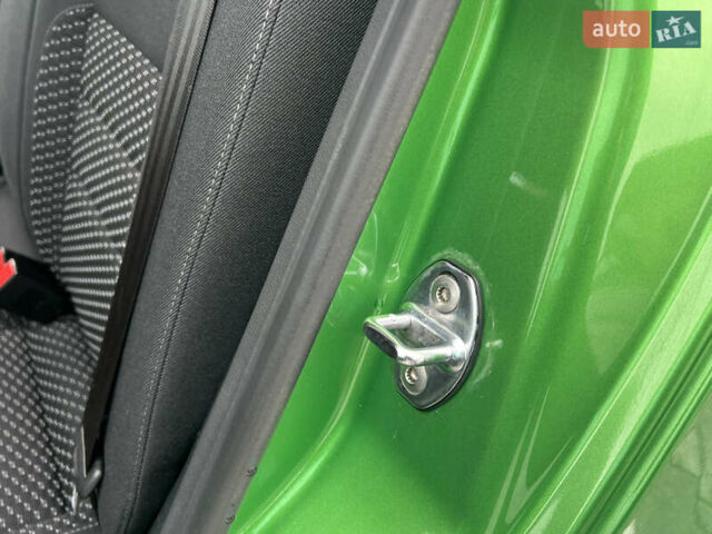 Зеленый Шкода Фабия, объемом двигателя 1.4 л и пробегом 144 тыс. км за 9200 $, фото 91 на Automoto.ua