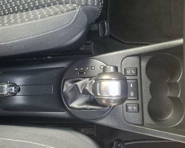 Зеленый Шкода Фабия, объемом двигателя 1.4 л и пробегом 194 тыс. км за 8900 $, фото 17 на Automoto.ua