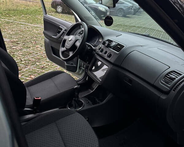 Зелений Шкода Фабія, об'ємом двигуна 1.4 л та пробігом 186 тис. км за 5500 $, фото 12 на Automoto.ua