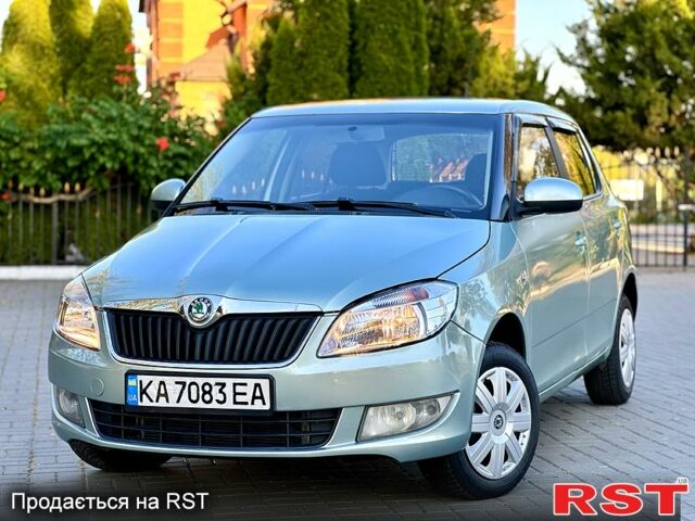 Зеленый Шкода Фабия, объемом двигателя 1.4 л и пробегом 176 тыс. км за 4999 $, фото 1 на Automoto.ua