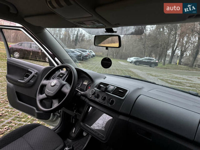 Зелений Шкода Фабія, об'ємом двигуна 1.4 л та пробігом 186 тис. км за 5500 $, фото 10 на Automoto.ua