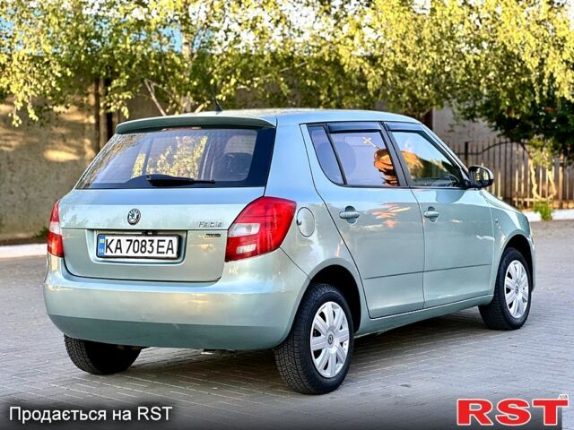 Зеленый Шкода Фабия, объемом двигателя 1.4 л и пробегом 176 тыс. км за 4999 $, фото 7 на Automoto.ua