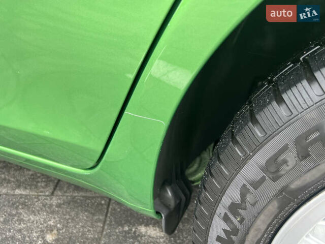 Зеленый Шкода Фабия, объемом двигателя 1.4 л и пробегом 144 тыс. км за 9200 $, фото 129 на Automoto.ua