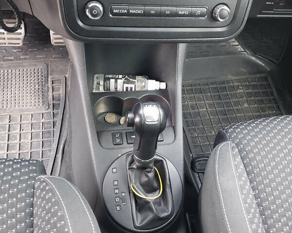 Зеленый Шкода Фабия, объемом двигателя 1.4 л и пробегом 230 тыс. км за 7900 $, фото 3 на Automoto.ua