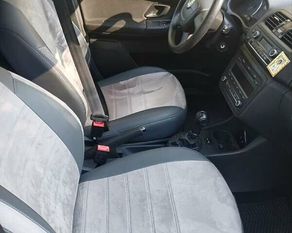 Зеленый Шкода Фабия, объемом двигателя 1.2 л и пробегом 170 тыс. км за 7500 $, фото 2 на Automoto.ua