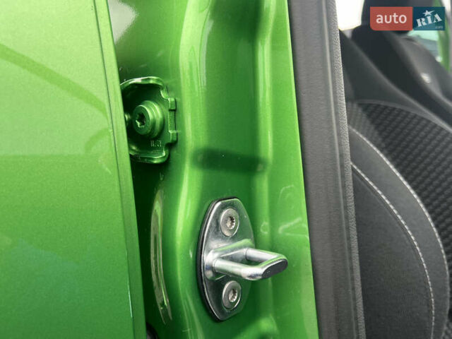 Зелений Шкода Фабія, об'ємом двигуна 1.4 л та пробігом 144 тис. км за 8950 $, фото 79 на Automoto.ua