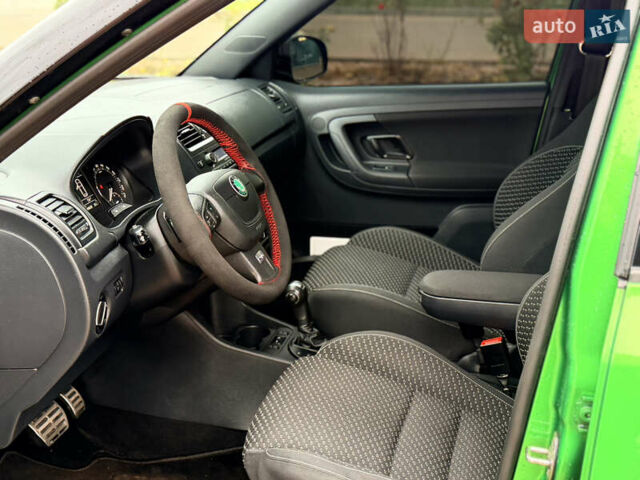 Зелений Шкода Фабія, об'ємом двигуна 1.4 л та пробігом 194 тис. км за 9800 $, фото 28 на Automoto.ua