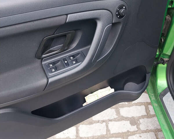 Зеленый Шкода Фабия, объемом двигателя 1.4 л и пробегом 230 тыс. км за 7900 $, фото 7 на Automoto.ua