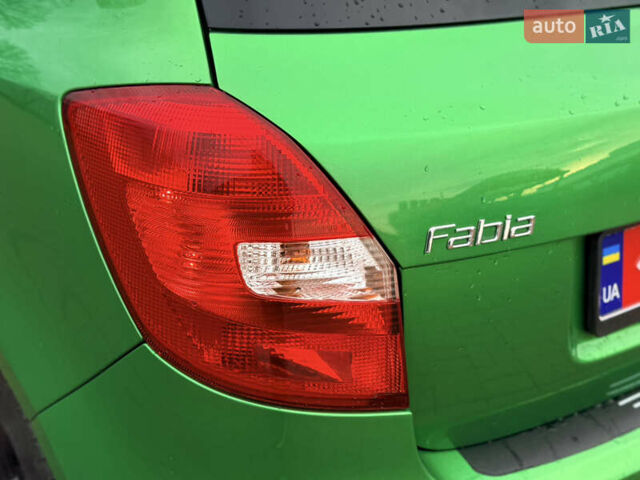 Зелений Шкода Фабія, об'ємом двигуна 1.4 л та пробігом 194 тис. км за 9800 $, фото 16 на Automoto.ua