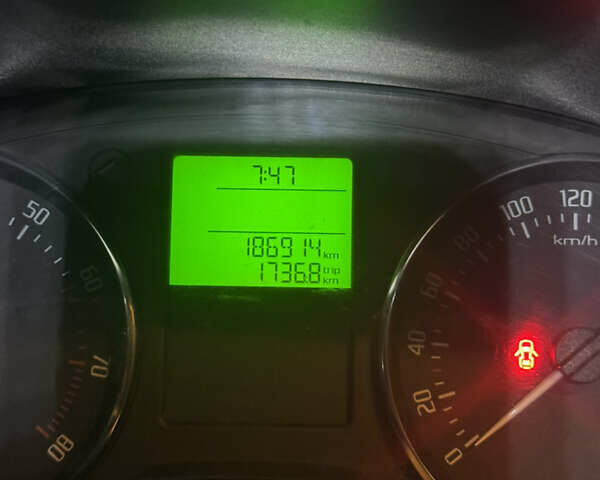 Зелений Шкода Фабія, об'ємом двигуна 1.4 л та пробігом 186 тис. км за 5500 $, фото 36 на Automoto.ua