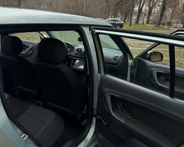 Зелений Шкода Фабія, об'ємом двигуна 1.4 л та пробігом 186 тис. км за 5500 $, фото 14 на Automoto.ua