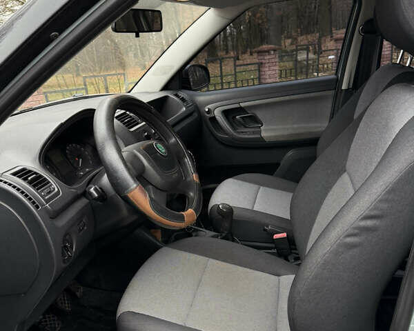 Зеленый Шкода Фабия, объемом двигателя 1.2 л и пробегом 145 тыс. км за 5500 $, фото 18 на Automoto.ua