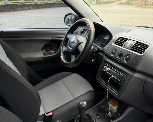 Зеленый Шкода Фабия, объемом двигателя 1.2 л и пробегом 145 тыс. км за 5500 $, фото 10 на Automoto.ua