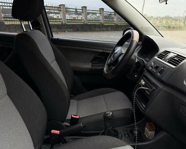 Зеленый Шкода Фабия, объемом двигателя 1.2 л и пробегом 145 тыс. км за 5500 $, фото 11 на Automoto.ua