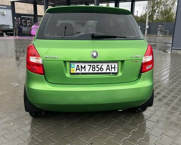 Зеленый Шкода Фабия, объемом двигателя 1.4 л и пробегом 79 тыс. км за 7000 $, фото 4 на Automoto.ua
