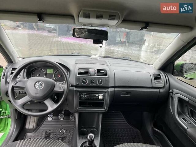 Зеленый Шкода Фабия, объемом двигателя 1.4 л и пробегом 79 тыс. км за 7000 $, фото 12 на Automoto.ua