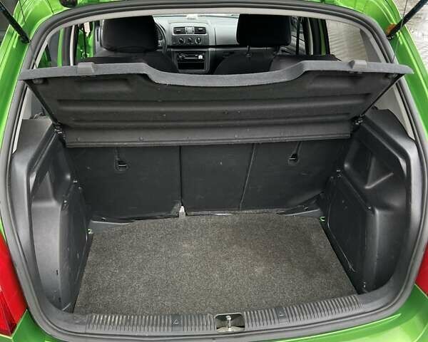 Зеленый Шкода Фабия, объемом двигателя 1.4 л и пробегом 79 тыс. км за 7000 $, фото 5 на Automoto.ua