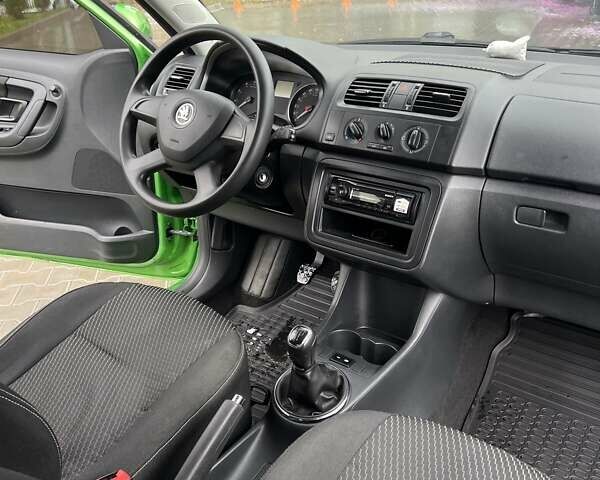 Зеленый Шкода Фабия, объемом двигателя 1.4 л и пробегом 79 тыс. км за 7000 $, фото 10 на Automoto.ua