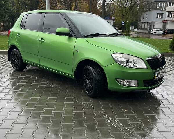 Зеленый Шкода Фабия, объемом двигателя 1.4 л и пробегом 79 тыс. км за 7000 $, фото 2 на Automoto.ua