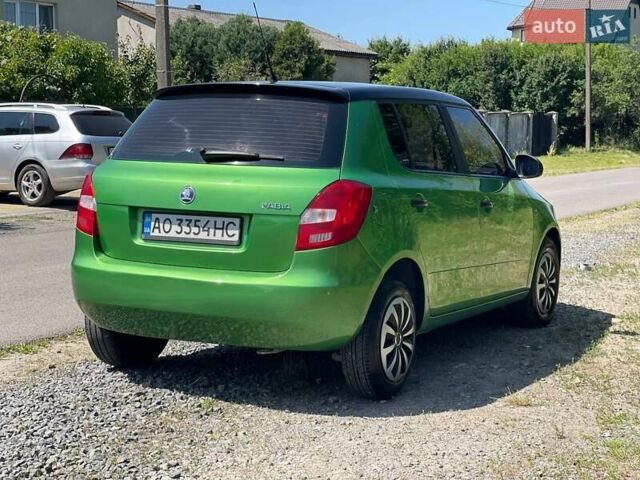 Зеленый Шкода Фабия, объемом двигателя 1.6 л и пробегом 250 тыс. км за 5999 $, фото 3 на Automoto.ua