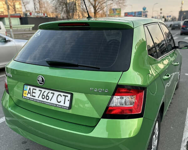 Зеленый Шкода Фабия, объемом двигателя 1.2 л и пробегом 172 тыс. км за 7500 $, фото 7 на Automoto.ua