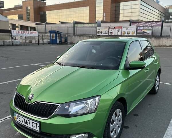 Зеленый Шкода Фабия, объемом двигателя 1.2 л и пробегом 172 тыс. км за 7500 $, фото 1 на Automoto.ua
