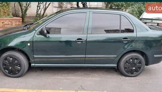 Зеленый Шкода Фабия, объемом двигателя 1.4 л и пробегом 300 тыс. км за 3000 $, фото 4 на Automoto.ua