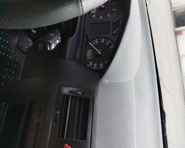 Зеленый Шкода Фабия, объемом двигателя 1.39 л и пробегом 331 тыс. км за 3400 $, фото 1 на Automoto.ua