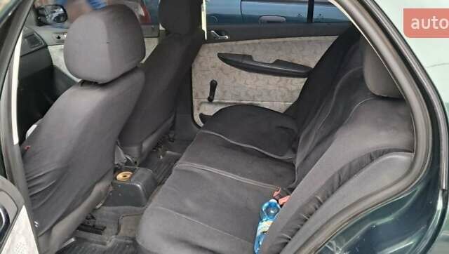 Зеленый Шкода Фабия, объемом двигателя 1.4 л и пробегом 300 тыс. км за 3000 $, фото 7 на Automoto.ua