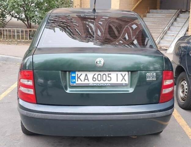 Зеленый Шкода Фабия, объемом двигателя 1.4 л и пробегом 300 тыс. км за 3000 $, фото 2 на Automoto.ua