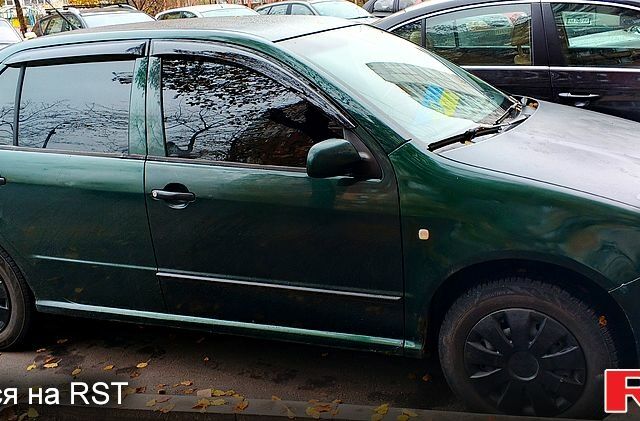 Зеленый Шкода Фабия, объемом двигателя 1.4 л и пробегом 319 тыс. км за 2800 $, фото 2 на Automoto.ua