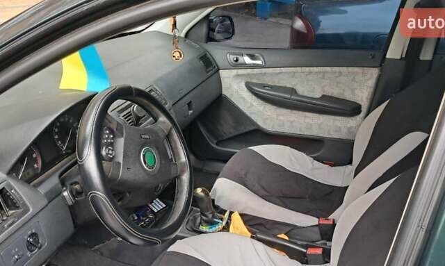 Зеленый Шкода Фабия, объемом двигателя 1.4 л и пробегом 300 тыс. км за 3000 $, фото 6 на Automoto.ua