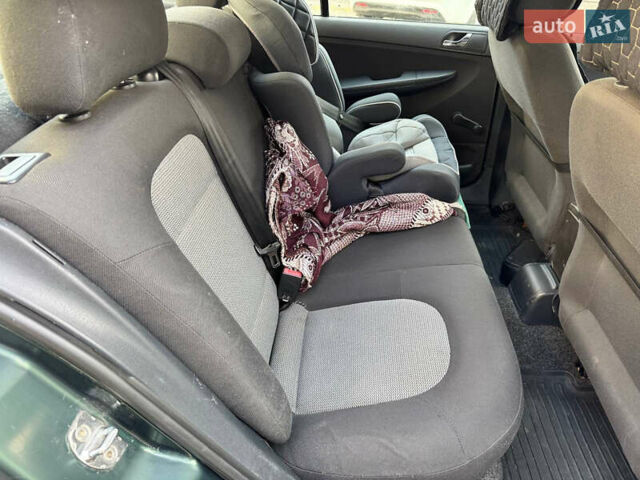 Зеленый Шкода Фабия, объемом двигателя 1.39 л и пробегом 286 тыс. км за 2600 $, фото 7 на Automoto.ua