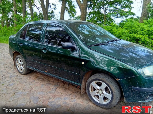 Зеленый Шкода Фабия, объемом двигателя 1.2 л и пробегом 300 тыс. км за 2100 $, фото 2 на Automoto.ua