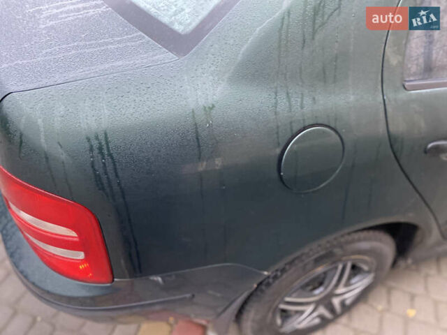 Зелений Шкода Фабія, об'ємом двигуна 1.4 л та пробігом 196 тис. км за 2150 $, фото 45 на Automoto.ua