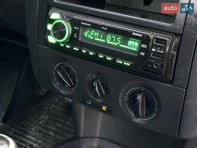 Зелений Шкода Фабія, об'ємом двигуна 1.4 л та пробігом 196 тис. км за 2150 $, фото 25 на Automoto.ua