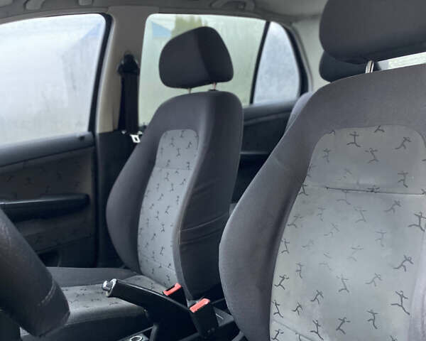 Зелений Шкода Фабія, об'ємом двигуна 1.4 л та пробігом 196 тис. км за 2150 $, фото 24 на Automoto.ua