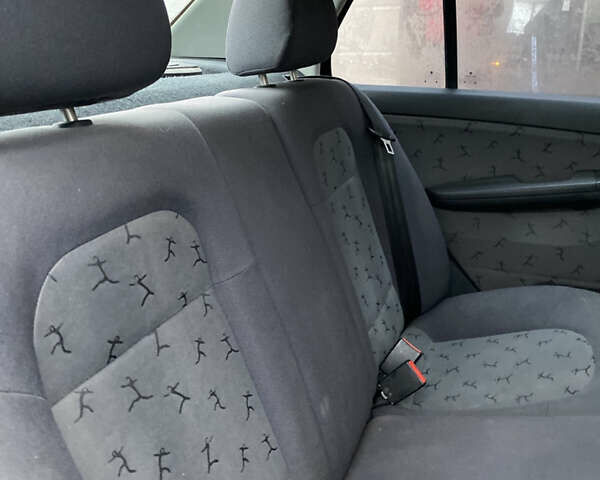 Зелений Шкода Фабія, об'ємом двигуна 1.4 л та пробігом 196 тис. км за 2299 $, фото 27 на Automoto.ua