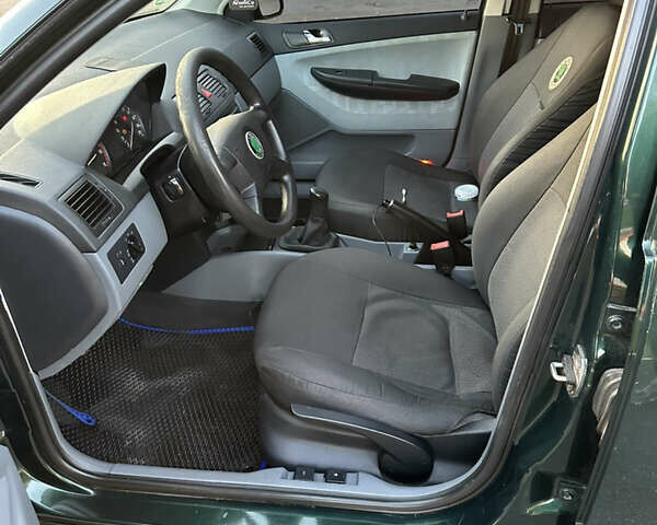 Зеленый Шкода Фабия, объемом двигателя 1.4 л и пробегом 199 тыс. км за 4200 $, фото 8 на Automoto.ua