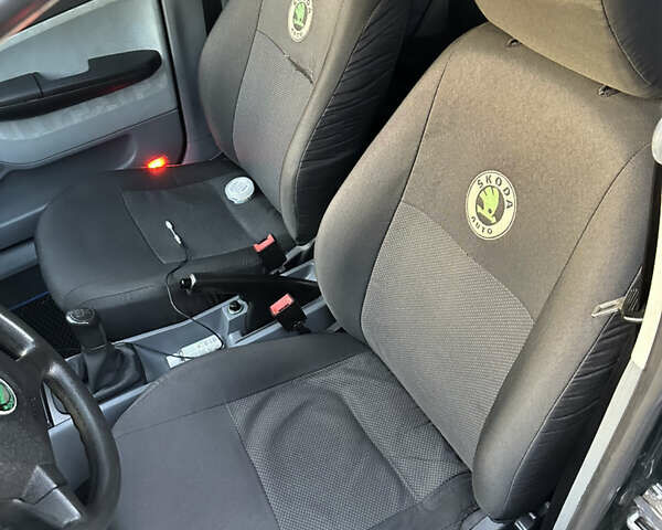 Зеленый Шкода Фабия, объемом двигателя 1.4 л и пробегом 199 тыс. км за 4200 $, фото 9 на Automoto.ua