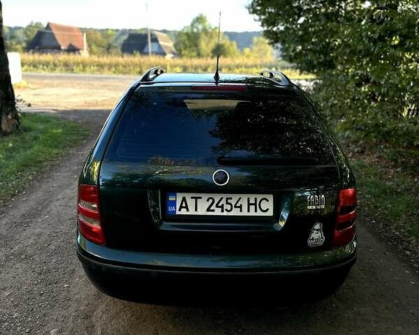 Зеленый Шкода Фабия, объемом двигателя 1.39 л и пробегом 240 тыс. км за 2900 $, фото 4 на Automoto.ua